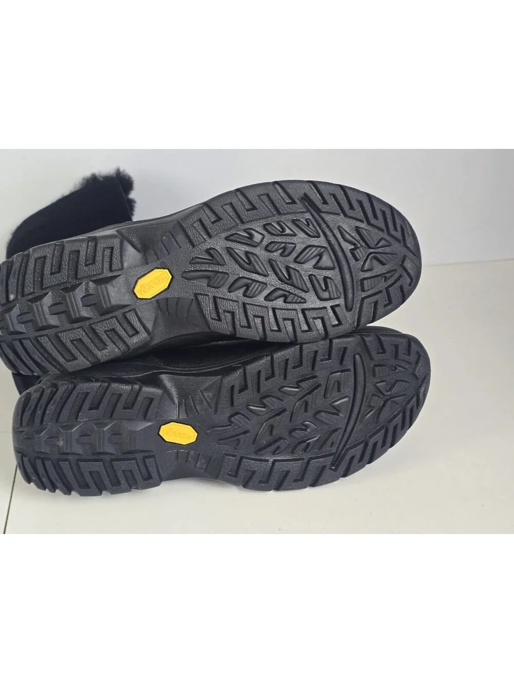 UGG TAHOE Boots Black Leather Sheepskin Waterproof Cold Weather Snow men's US 9